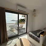 Spongia & Hotel Myrties