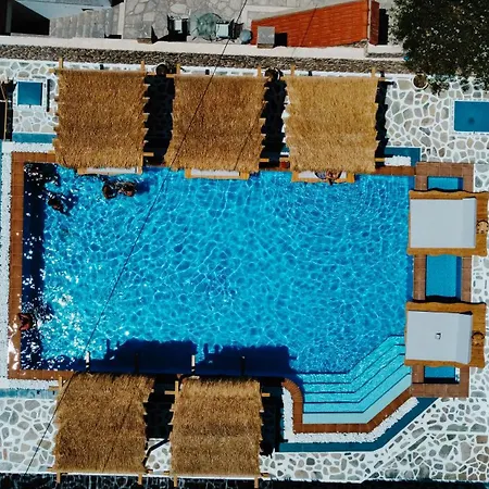 Spongia & Hotel Myrties