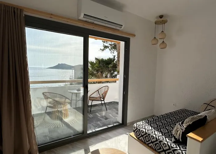 Spongia & Hotel Myrties